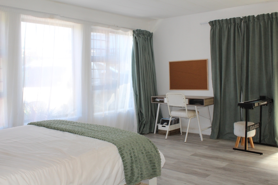 4 Bedroom Property for Sale in West Beach Eastern Cape